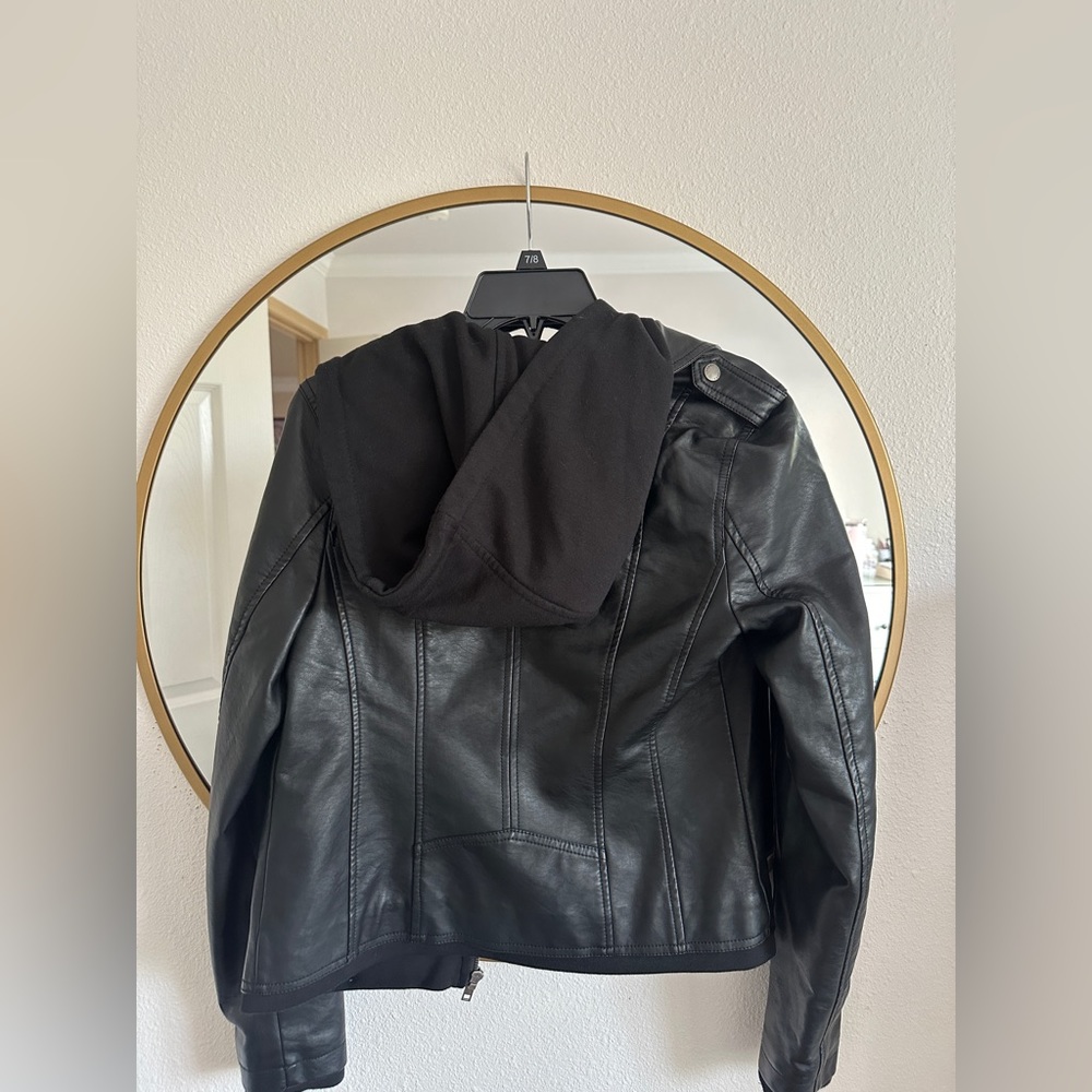 Leather jacket - Picture 2 of 3
